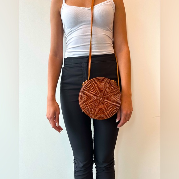 Woven crossbody small round bag - Picture 4 of 6